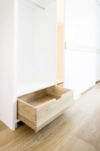 Schrank mit Schiebetüren